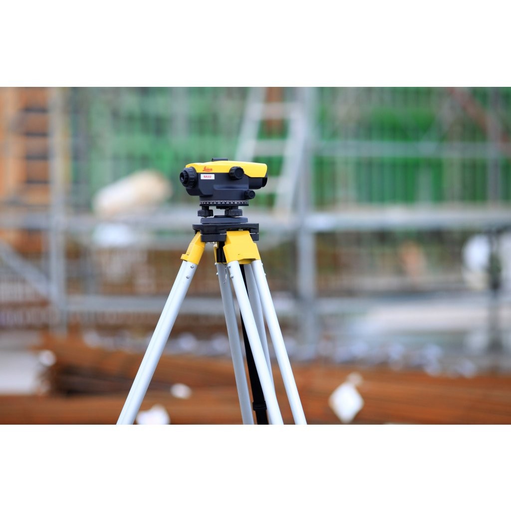 Leica NA332 Automatic Level